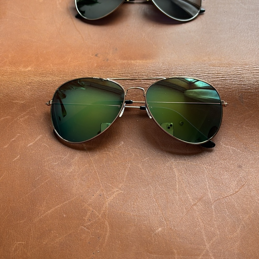 5 Pairs of NEW CHEAP SUNGLASSES - Picture 4 of 7